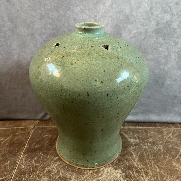 Vintage MCM Signed MCR Green Glazed Studio Art Pottery Vase Vessel ~ 6 x 9 Inch - Picture 2 of 8